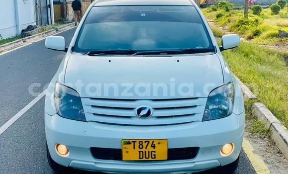 Buy Used Toyota IST White Car in Dar es Salaam in Dar es Salaam