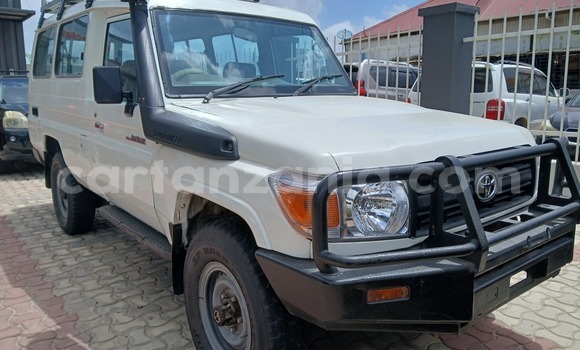 Buy Used Toyota Land Cruiser White Car in Dar es Salaam in Dar es Salaam Buy Used Toyota Land Cruiser White Car in Dar es Salaam in Dar es Salaam
