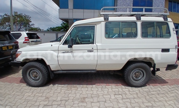 Buy Used Toyota Land Cruiser White Car in Dar es Salaam in Dar es Salaam Buy Used Toyota Land Cruiser White Car in Dar es Salaam in Dar es Salaam