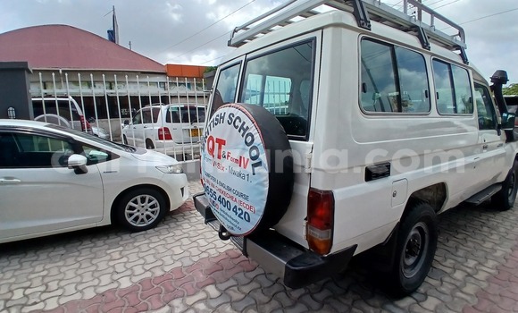 Buy Used Toyota Land Cruiser White Car in Dar es Salaam in Dar es Salaam Buy Used Toyota Land Cruiser White Car in Dar es Salaam in Dar es Salaam