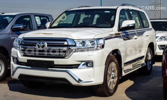 Nunua Imported Toyota Land Cruiser Nyeupe Gari ndani ya Import - Dubai nchini Arusha Nunua Imported Toyota Land Cruiser Nyeupe Gari ndani ya Import - Dubai nchini Arusha