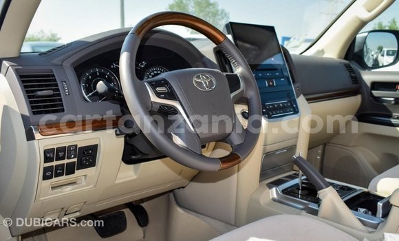 Nunua Imported Toyota Land Cruiser Nyeupe Gari ndani ya Import - Dubai nchini Arusha Nunua Imported Toyota Land Cruiser Nyeupe Gari ndani ya Import - Dubai nchini Arusha