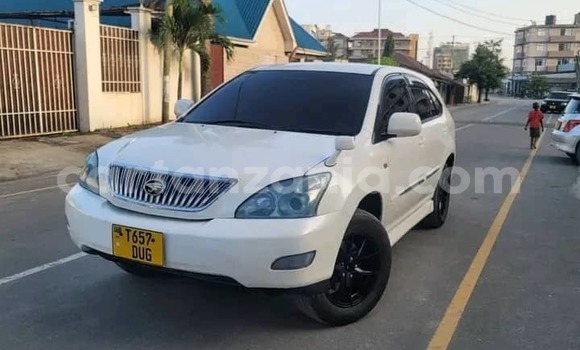 Nunua Ilio tumika Toyota Harrier Nyeupe Gari ndani ya Dar es Salaam nchini Dar es Salaam