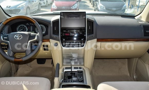 Nunua Imported Toyota Land Cruiser Nyeupe Gari ndani ya Import - Dubai nchini Arusha Nunua Imported Toyota Land Cruiser Nyeupe Gari ndani ya Import - Dubai nchini Arusha