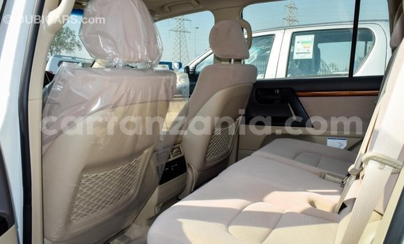 Nunua Imported Toyota Land Cruiser Nyeupe Gari ndani ya Import - Dubai nchini Arusha Nunua Imported Toyota Land Cruiser Nyeupe Gari ndani ya Import - Dubai nchini Arusha