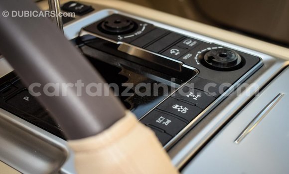 Nunua Imported Toyota Land Cruiser Nyeupe Gari ndani ya Import - Dubai nchini Arusha Nunua Imported Toyota Land Cruiser Nyeupe Gari ndani ya Import - Dubai nchini Arusha