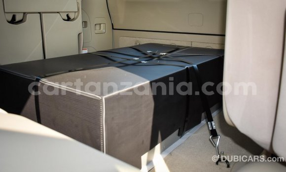 Nunua Imported Toyota Land Cruiser Nyeupe Gari ndani ya Import - Dubai nchini Arusha Nunua Imported Toyota Land Cruiser Nyeupe Gari ndani ya Import - Dubai nchini Arusha