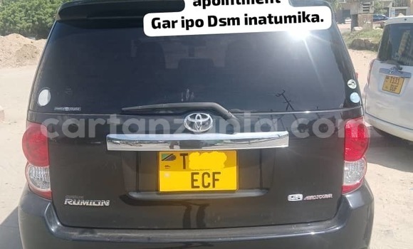 Nunua Ilio tumika Toyota Corolla Rumion Nyeusi Gari ndani ya Dar es Salaam nchini Dar es Salaam