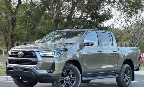 Buy Import Toyota Hilux Brown Car in Dar es Salaam in Dar es Salaam