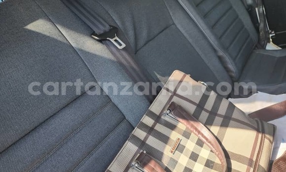 Nunua Ilio tumika Land Rover Defender Nyeupe Gari ndani ya Dar es Salaam nchini Dar es Salaam Nunua Ilio tumika Land Rover Defender Nyeupe Gari ndani ya Dar es Salaam nchini Dar es Salaam