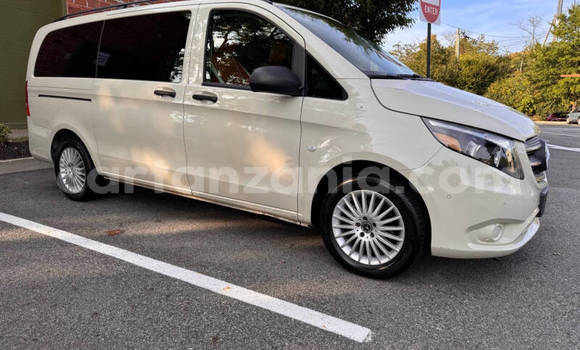 Buy Used Mercedes‒Benz Vito White Car in Dar es Salaam in Dar es Salaam