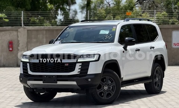 Buy Import Toyota Land Cruiser White Car in Dar es Salaam in Dar es Salaam