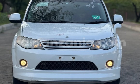 Buy Import Mitsubishi Outlander White Car in Dar es Salaam in Dar es Salaam Buy Import Mitsubishi Outlander White Car in Dar es Salaam in Dar es Salaam