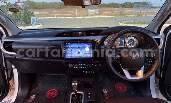 Nunua Imported Toyota Hilux Nyeupe Gari ndani ya Dar es Salaam nchini Dar es Salaam Nunua Imported Toyota Hilux Nyeupe Gari ndani ya Dar es Salaam nchini Dar es Salaam