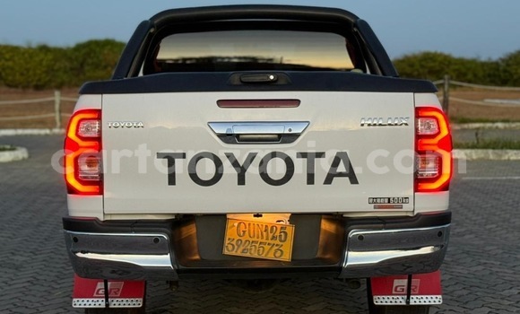 Nunua Imported Toyota Hilux Nyeupe Gari ndani ya Dar es Salaam nchini Dar es Salaam Nunua Imported Toyota Hilux Nyeupe Gari ndani ya Dar es Salaam nchini Dar es Salaam