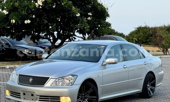 Buy Import Toyota Crown Silver Car in Dar es Salaam in Dar es Salaam Buy Import Toyota Crown Silver Car in Dar es Salaam in Dar es Salaam