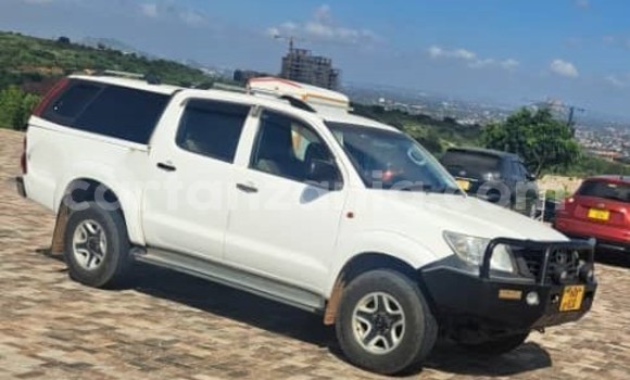 Nunua Ilio tumika Toyota Hiluxe VIGO Nyeupe Gari ndani ya Dodoma nchini Dodoma