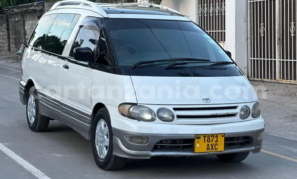 Buy Used Toyota Estima White Car in Dar es Salaam in Dar es Salaam