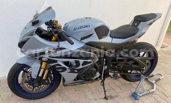 Nunua Ilio tumika Suzuki GSXR Fedha Bike ndani ya Arusha nchini Arusha Nunua Ilio tumika Suzuki GSXR Fedha Bike ndani ya Arusha nchini Arusha