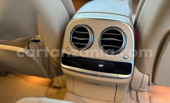Nunua Ilio tumika Mercedes‒Benz Maybach S-klasse Nyeusi Gari ndani ya Dar es Salaam nchini Dar es Salaam Nunua Ilio tumika Mercedes‒Benz Maybach S-klasse Nyeusi Gari ndani ya Dar es Salaam nchini Dar es Salaam