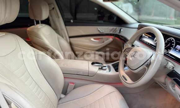 Nunua Ilio tumika Mercedes‒Benz Maybach S-klasse Nyeusi Gari ndani ya Dar es Salaam nchini Dar es Salaam Nunua Ilio tumika Mercedes‒Benz Maybach S-klasse Nyeusi Gari ndani ya Dar es Salaam nchini Dar es Salaam