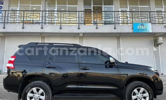 Nunua Ilio tumika Toyota Prado Nyeusi Gari ndani ya Dar es Salaam nchini Dar es Salaam