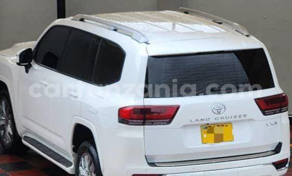 Buy Used Toyota Land Cruiser Prado White Car in Dar es Salaam in Dar es Salaam Buy Used Toyota Land Cruiser Prado White Car in Dar es Salaam in Dar es Salaam