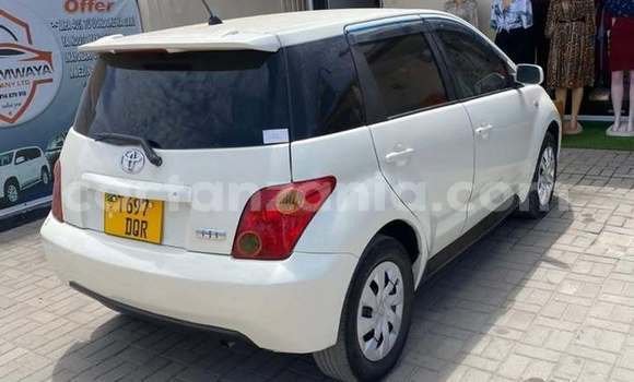 Buy Used Toyota IST White Car in Dar es Salaam in Dar es Salaam Buy Used Toyota IST White Car in Dar es Salaam in Dar es Salaam