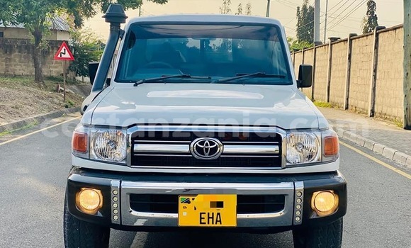 Buy Used Toyota Land Cruiser White Car in Dar es Salaam in Dar es Salaam Buy Used Toyota Land Cruiser White Car in Dar es Salaam in Dar es Salaam