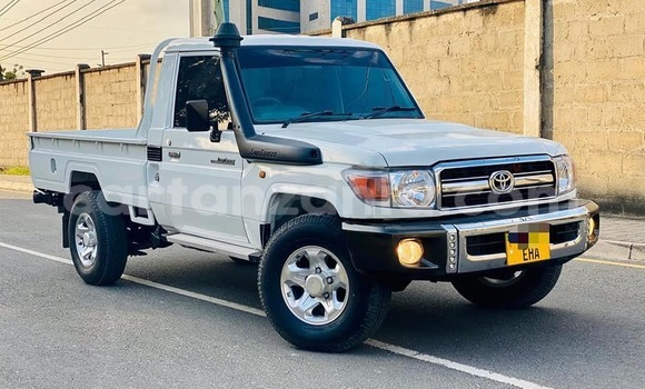 Buy Used Toyota Land Cruiser White Car in Dar es Salaam in Dar es Salaam Buy Used Toyota Land Cruiser White Car in Dar es Salaam in Dar es Salaam