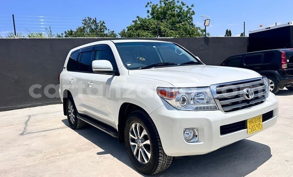 Buy Used Toyota Land Cruiser White Car in Dar es Salaam in Dar es Salaam Buy Used Toyota Land Cruiser White Car in Dar es Salaam in Dar es Salaam