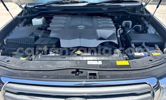 Buy Used Toyota Land Cruiser White Car in Dar es Salaam in Dar es Salaam Buy Used Toyota Land Cruiser White Car in Dar es Salaam in Dar es Salaam