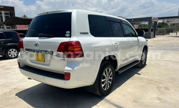 Buy Used Toyota Land Cruiser White Car in Dar es Salaam in Dar es Salaam Buy Used Toyota Land Cruiser White Car in Dar es Salaam in Dar es Salaam