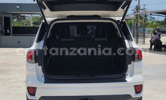 Buy Used Ford Everest White Car in Dar es Salaam in Dar es Salaam Buy Used Ford Everest White Car in Dar es Salaam in Dar es Salaam