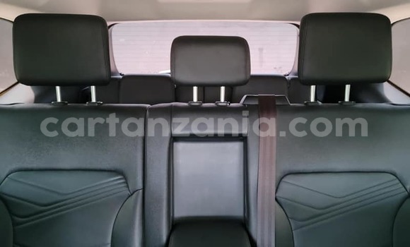 Buy Used Ford Everest White Car in Dar es Salaam in Dar es Salaam Buy Used Ford Everest White Car in Dar es Salaam in Dar es Salaam