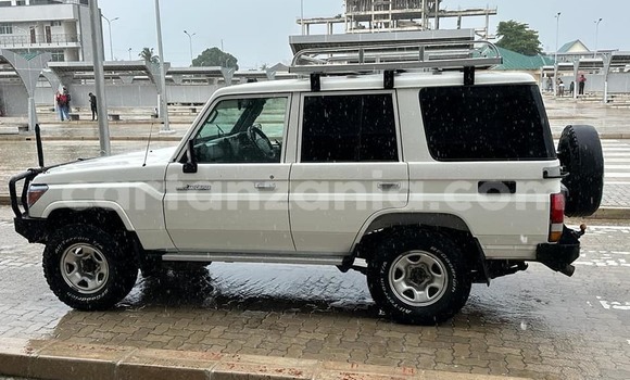 Buy Used Toyota Land Cruiser Prado White Car in Dar es Salaam in Dar es Salaam Buy Used Toyota Land Cruiser Prado White Car in Dar es Salaam in Dar es Salaam