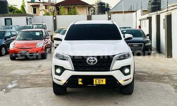 Buy Used Toyota Fortuner White Car in Dar es Salaam in Dar es Salaam Buy Used Toyota Fortuner White Car in Dar es Salaam in Dar es Salaam