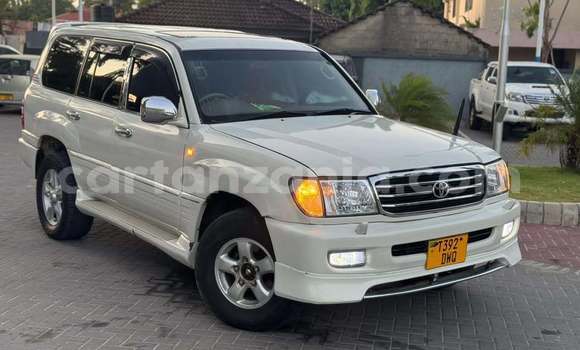 Buy Used Toyota Land Cruiser White Car in Dar es Salaam in Dar es Salaam