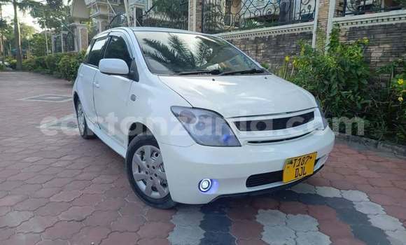 Buy Used Toyota IST White Car in Dodoma in Dodoma