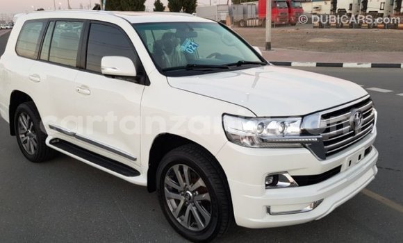 Buy Import Toyota Land Cruiser White Car in Import - Dubai in Arusha Buy Import Toyota Land Cruiser White Car in Import - Dubai in Arusha