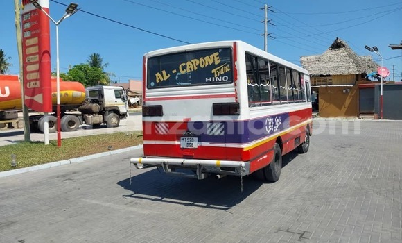 Nunua Ilio tumika Hino Ranger Nyeupe Lori ndani ya Dar es Salaam nchini Dar es Salaam Nunua Ilio tumika Hino Ranger Nyeupe Lori ndani ya Dar es Salaam nchini Dar es Salaam
