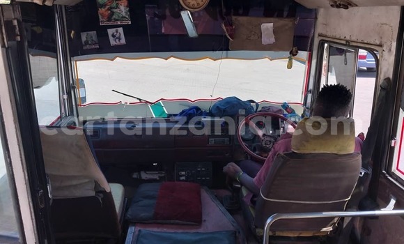 Nunua Ilio tumika Hino Ranger Nyeupe Lori ndani ya Dar es Salaam nchini Dar es Salaam Nunua Ilio tumika Hino Ranger Nyeupe Lori ndani ya Dar es Salaam nchini Dar es Salaam