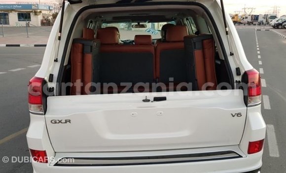 Buy Import Toyota Land Cruiser White Car in Import - Dubai in Arusha Buy Import Toyota Land Cruiser White Car in Import - Dubai in Arusha