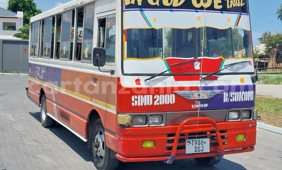 Nunua Ilio tumika Hino Ranger Nyeupe Lori ndani ya Dar es Salaam nchini Dar es Salaam Nunua Ilio tumika Hino Ranger Nyeupe Lori ndani ya Dar es Salaam nchini Dar es Salaam