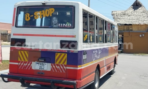 Nunua Ilio tumika Hino Ranger Nyeupe Lori ndani ya Dar es Salaam nchini Dar es Salaam Nunua Ilio tumika Hino Ranger Nyeupe Lori ndani ya Dar es Salaam nchini Dar es Salaam