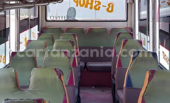 Nunua Ilio tumika Hino Ranger Nyeupe Lori ndani ya Dar es Salaam nchini Dar es Salaam Nunua Ilio tumika Hino Ranger Nyeupe Lori ndani ya Dar es Salaam nchini Dar es Salaam