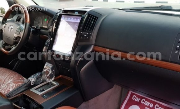 Buy Import Toyota Land Cruiser White Car in Import - Dubai in Arusha Buy Import Toyota Land Cruiser White Car in Import - Dubai in Arusha