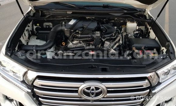 Buy Import Toyota Land Cruiser White Car in Import - Dubai in Arusha Buy Import Toyota Land Cruiser White Car in Import - Dubai in Arusha