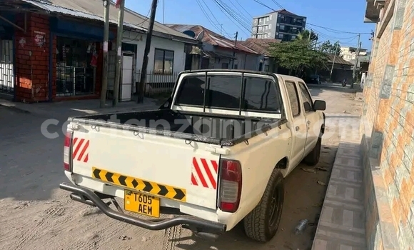 Buy Used Nissan Hardbody White Car in Dar es Salaam in Dar es Salaam