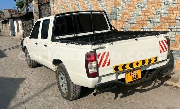 Nunua Ilio tumika Nissan Hardbody Nyeupe Gari ndani ya Dar es Salaam nchini Dar es Salaam Nunua Ilio tumika Nissan Hardbody Nyeupe Gari ndani ya Dar es Salaam nchini Dar es Salaam